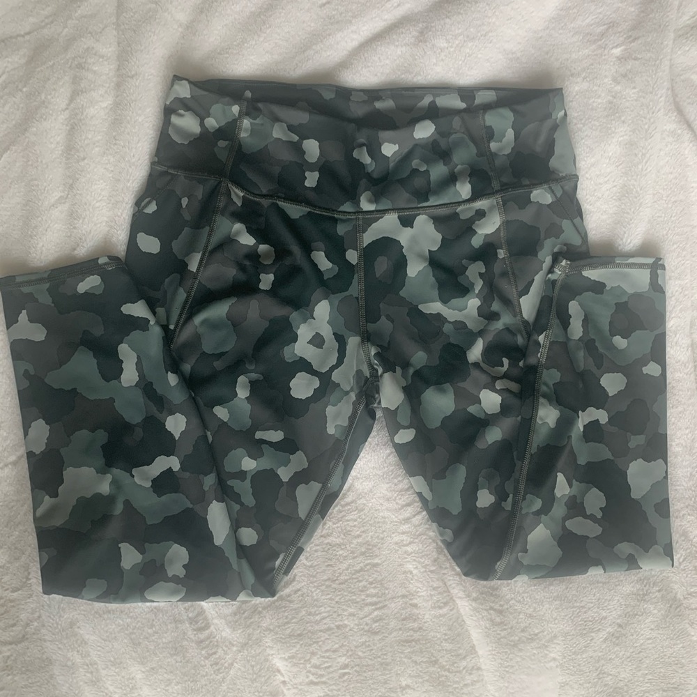 Athleta Lightning Camo 7/8 Tight
